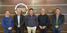 Los tres especialistas invitados -Fernando Touriño, Daniel López Bogado y Alejandro Serantes-, junto a los directivos de AAPAS, Martín Caeiro y Christian Zieliñski