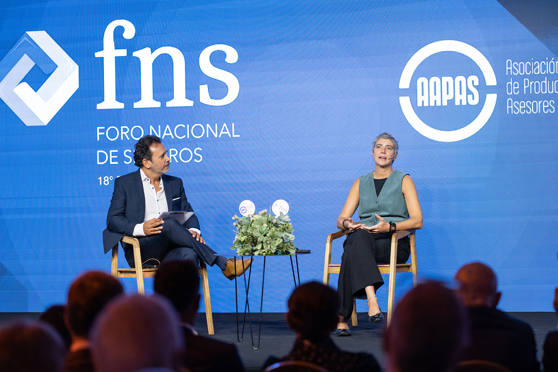 Nicolás Saurit, vicepresidente de AAPAS y la Dra. Ana Durañona y Vedia, gerente de Coordinación General de la SSN