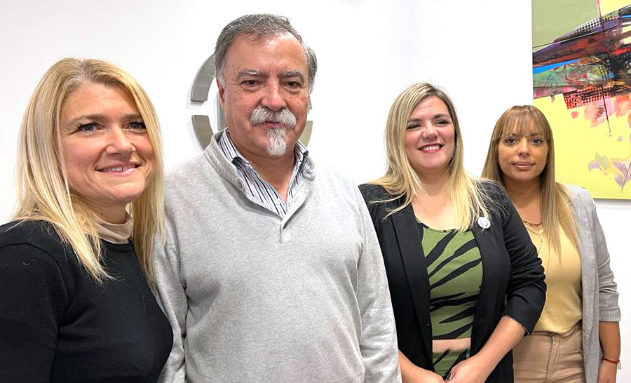 Vanina Adobatto, Alejandro Larrosa, Ana Bel&eacute;n Leyva y Gisela Santill&aacute;n.