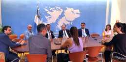 La comitiva de AAPAS reunidos en la Embajada Argentina en España, con el Embajador Ricardo Alfonsín