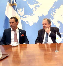 Nicolás Saurit , vicepresidente de AAPAS junto al Embajador Ricardo Alfonsín