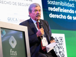Dr. Carlos Estebenet, El derecho del seguro y la responsabilidad del productor como puente entre compañía y asegurado